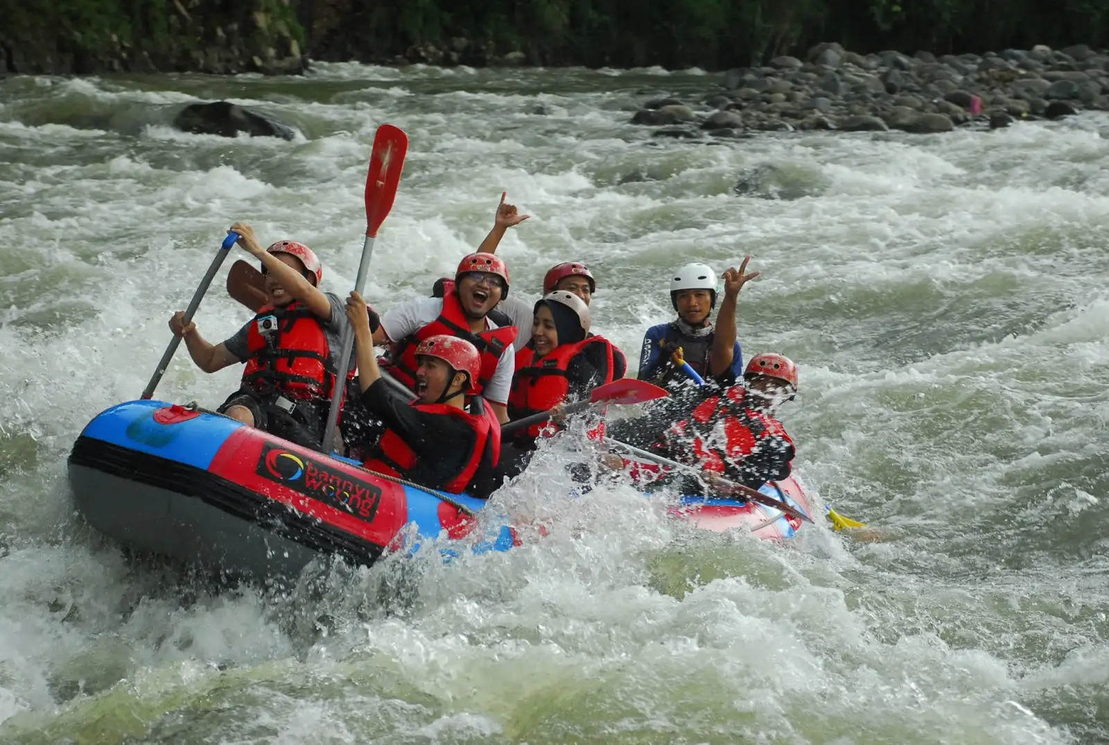 Harga Paket Rafting Sungai Serayu 2025, Petualangan Seru di Tengah Alam Banjarnegara